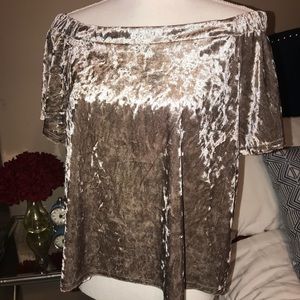 New w/o tags VELVETY OFF THE SHOULDER TOP